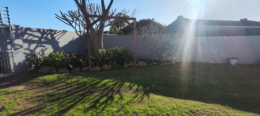 To Let 3 Bedroom Property for Rent in Overbaakens Eastern Cape